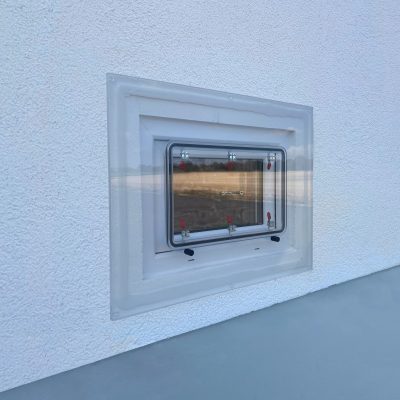 Acrylic glass high water window with tilting hatch or removal hatch